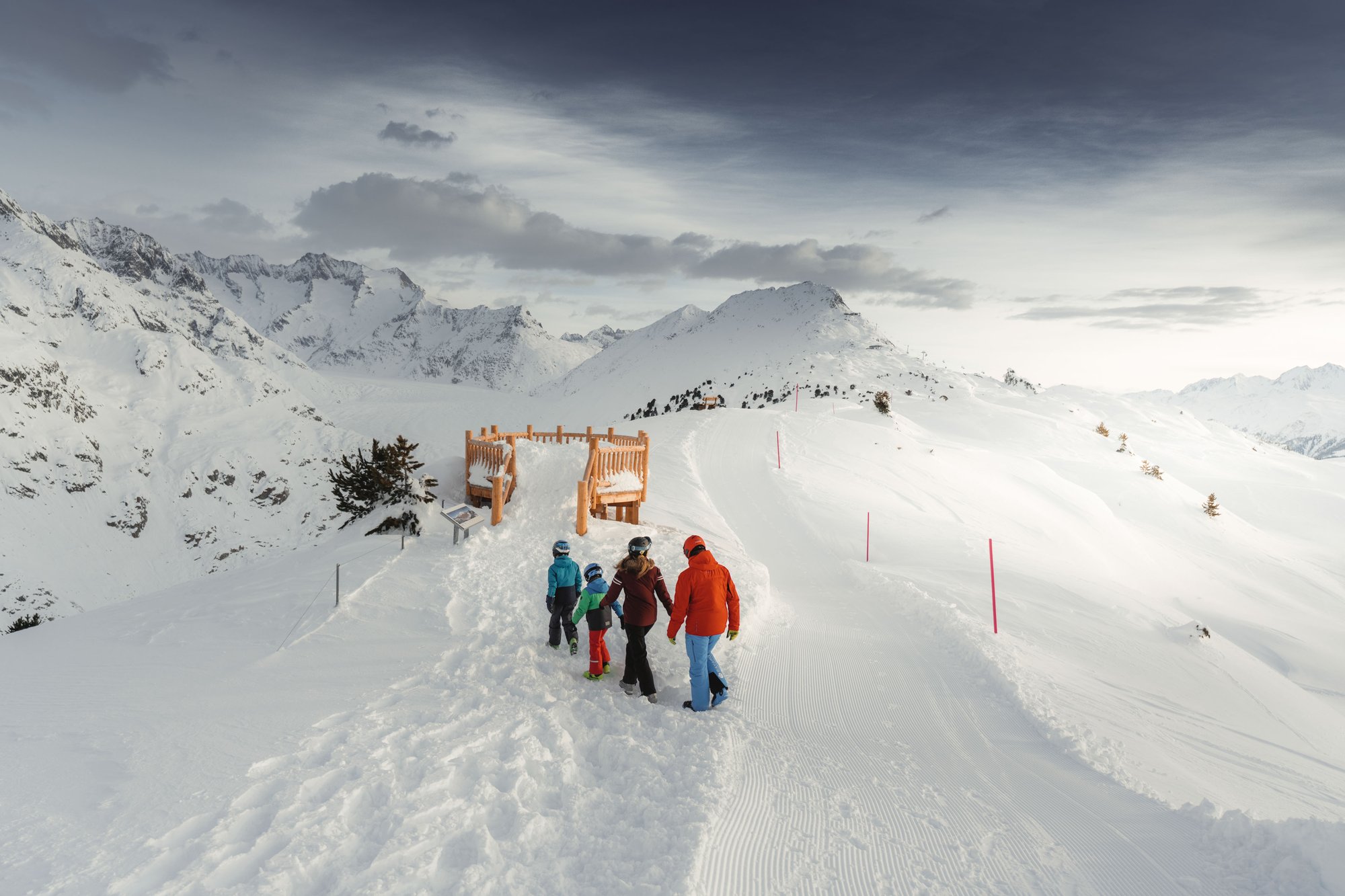 familie-view-point-hohfluh-winter-aletsch-arena-05