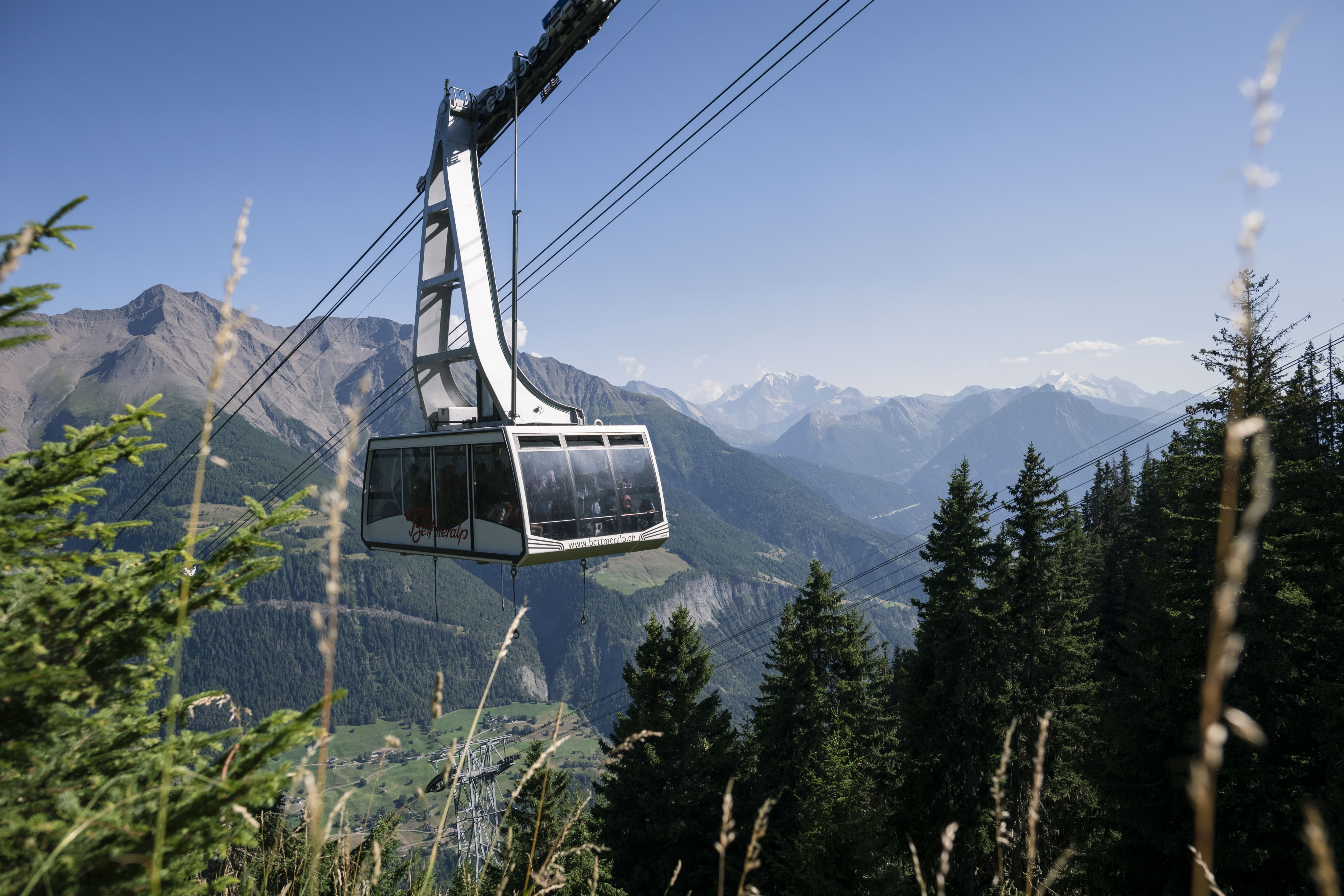 https://4981235.fs1.hubspotusercontent-eu1.net/hubfs/4981235/00-Blog-Gletschergefl%C3%BCster/2022-pendelbahn-betten-talstation-bettmeralp-abag-aletsch-arena-raphael-wernli-01.jpg