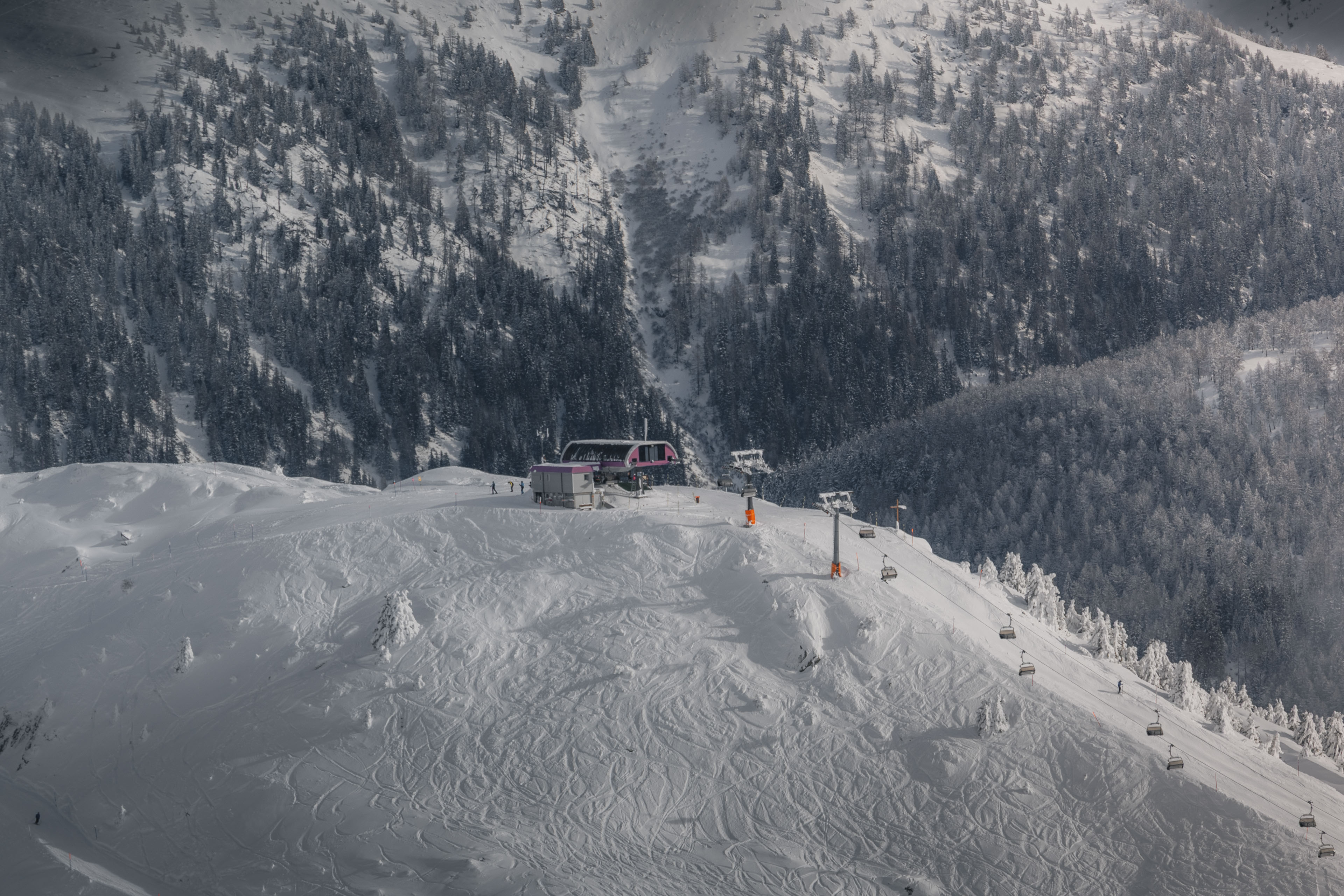 https://4981235.fs1.hubspotusercontent-eu1.net/hubfs/4981235/00-Blog-Gletschergefl%C3%BCster/wurzenbord-riederalp-winter-aletsch-arena-nico-brenner-01.jpg